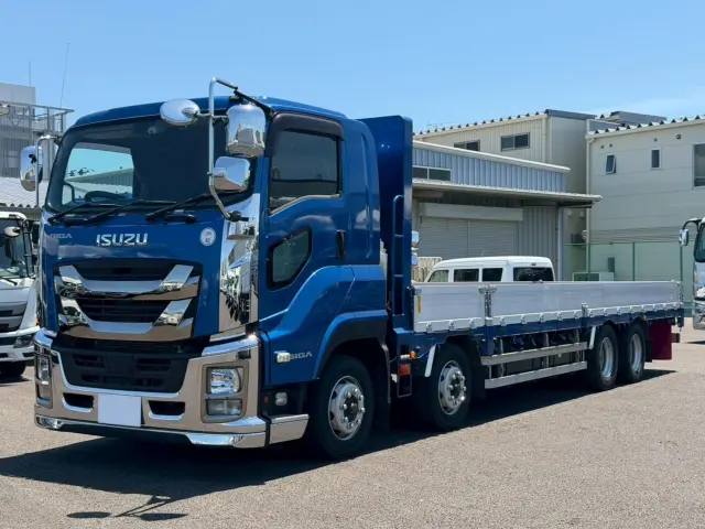 いすゞ ギガ QPG-CYJ77B(8x4)の写真1