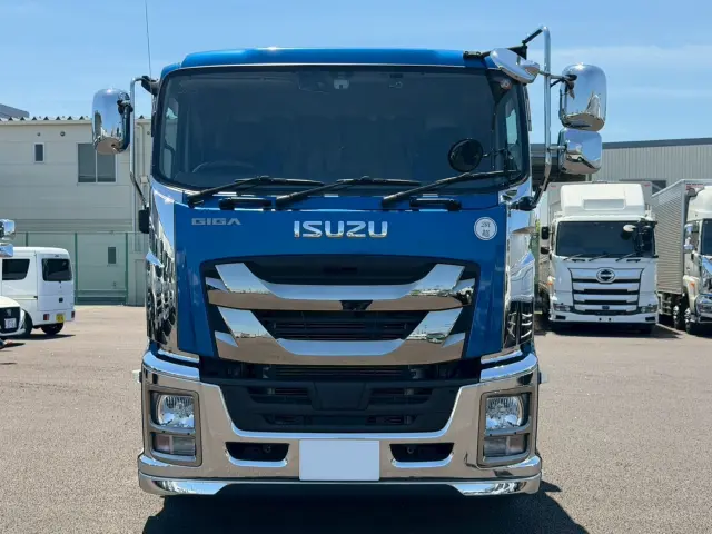 いすゞ ギガ QPG-CYJ77B(8x4)の写真2