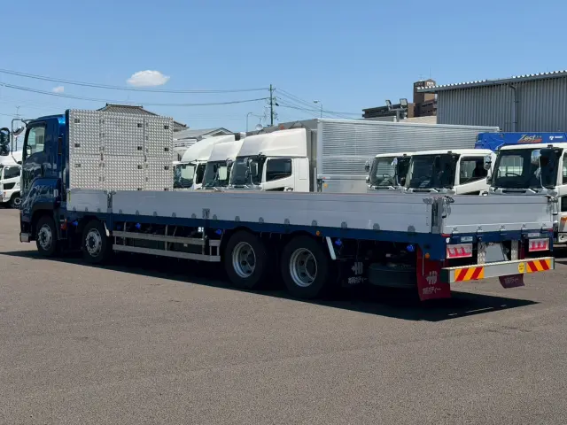 いすゞ ギガ QPG-CYJ77B(8x4)の写真6