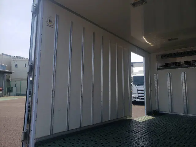 いすゞ エルフ 2RG-NMR88N(2WD)の写真9