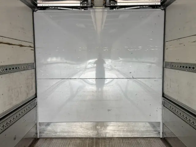 いすゞ ギガ QKG-CYL77A(6x2)の写真12