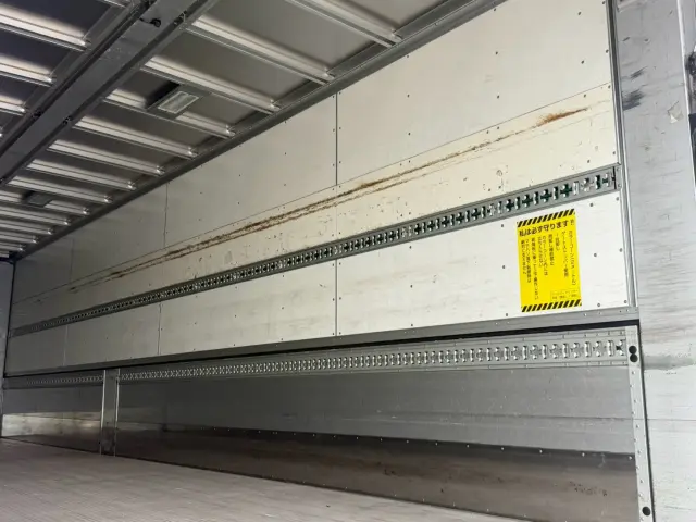 いすゞ ギガ QKG-CYL77A(6x2)の写真13