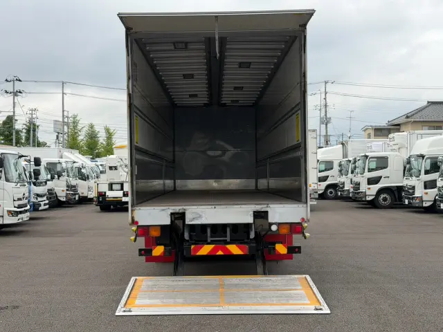 いすゞ ギガ QKG-CYL77A(6x2)の写真17