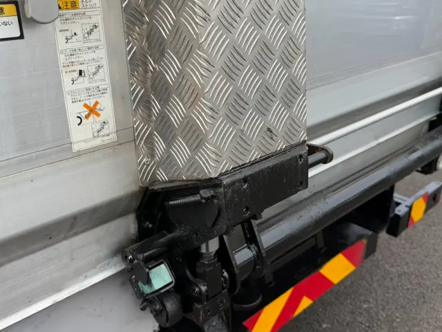 いすゞ ギガ QKG-CYL77A(6x2)の写真20