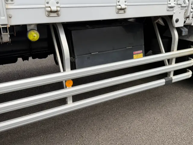 いすゞ ギガ QKG-CYL77A(6x2)の写真24
