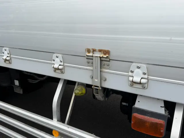 いすゞ ギガ QKG-CYL77A(6x2)の写真29