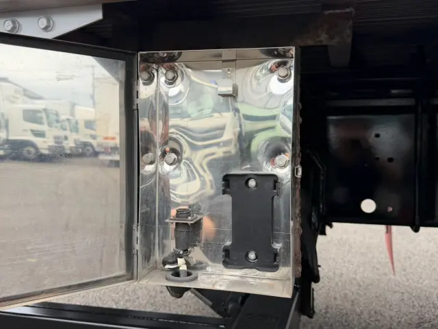 いすゞ ギガ QKG-CYL77A(6x2)の写真31