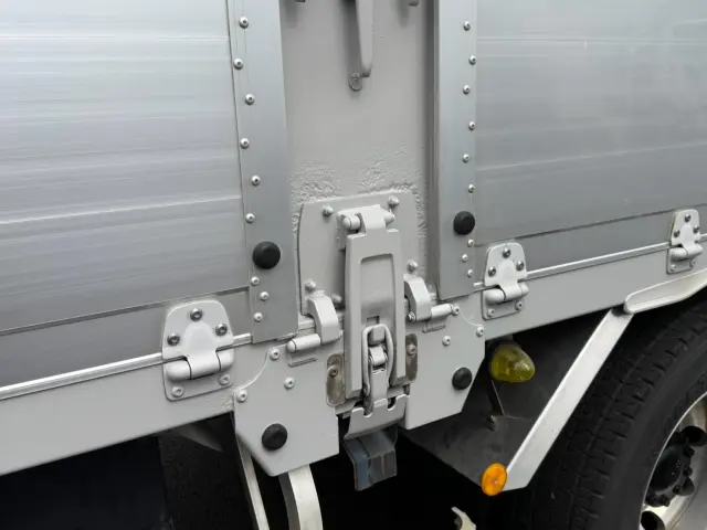 いすゞ ギガ QKG-CYL77A(6x2)の写真32