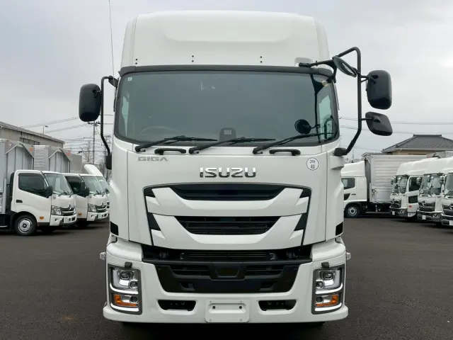 いすゞ ギガ 2PG-CYJ77D(8x4)の写真2