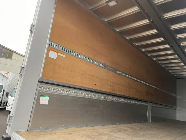 いすゞ ギガ 2PG-CYJ77D(8x4)の写真11