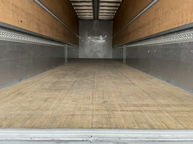 いすゞ ギガ 2PG-CYJ77D(8x4)の写真12