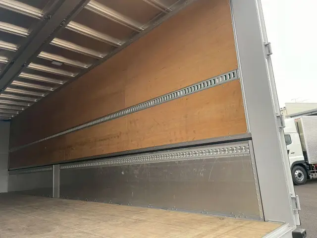 いすゞ ギガ 2PG-CYJ77D(8x4)の写真13