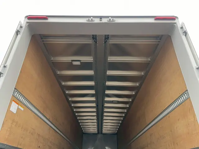 いすゞ ギガ 2PG-CYJ77D(8x4)の写真15