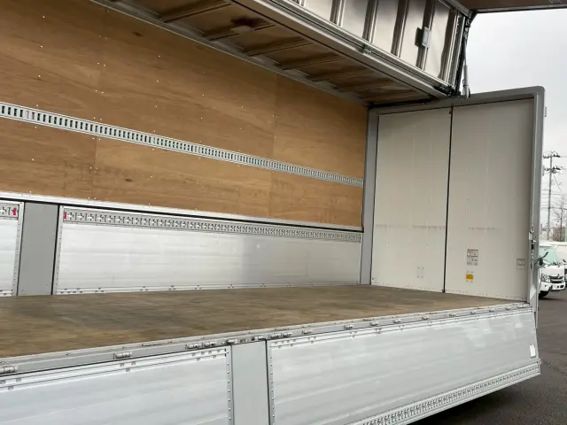 いすゞ ギガ 2PG-CYJ77D(8x4)の写真16