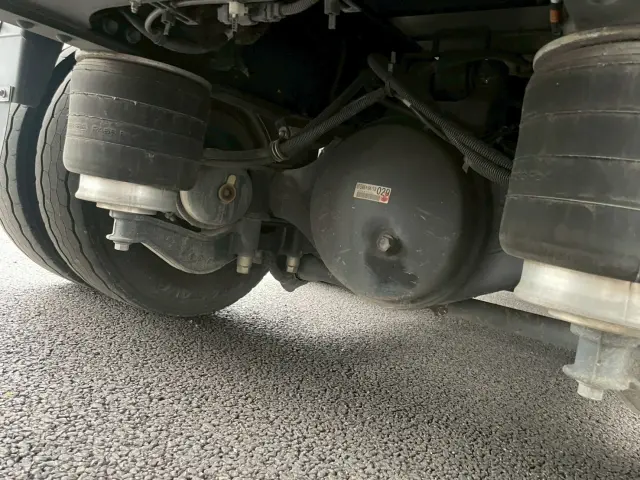 いすゞ ギガ 2PG-CYJ77D(8x4)の写真24