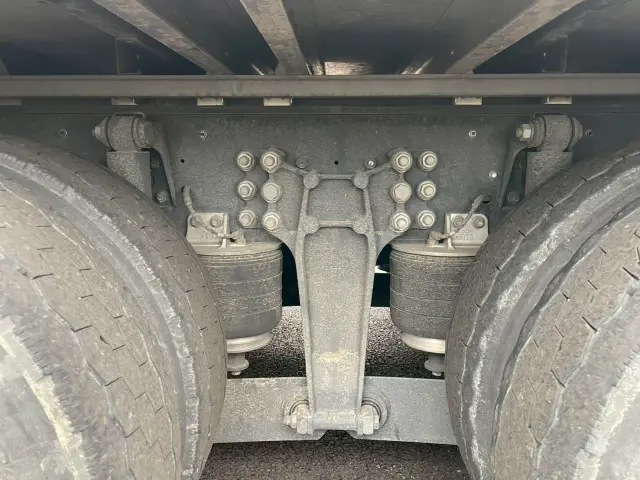 いすゞ ギガ 2PG-CYJ77D(8x4)の写真25