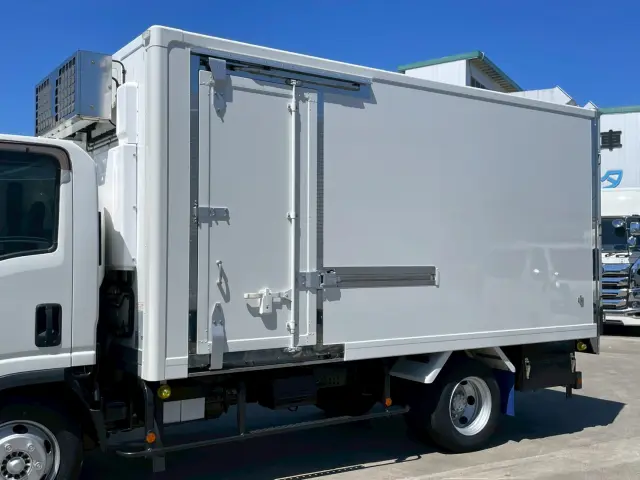 いすゞ エルフ 2PG-NPR88AN(2WD)の写真7