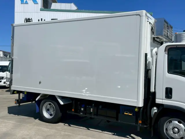 いすゞ エルフ 2PG-NPR88AN(2WD)の写真8