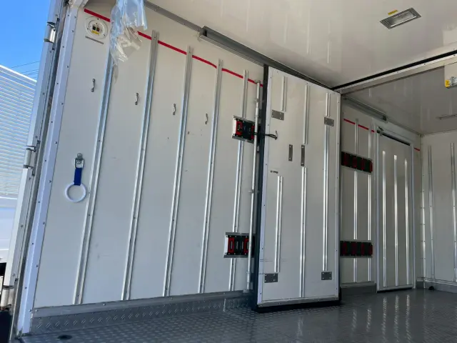 いすゞ エルフ 2PG-NPR88AN(2WD)の写真11