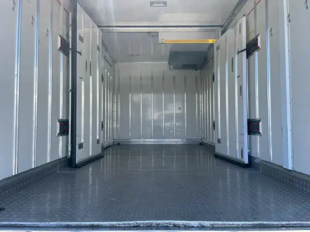 いすゞ エルフ 2PG-NPR88AN(2WD)の写真12