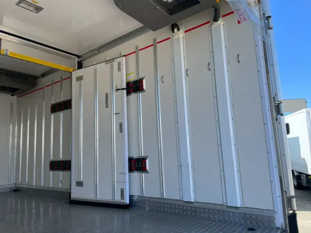 いすゞ エルフ 2PG-NPR88AN(2WD)の写真13