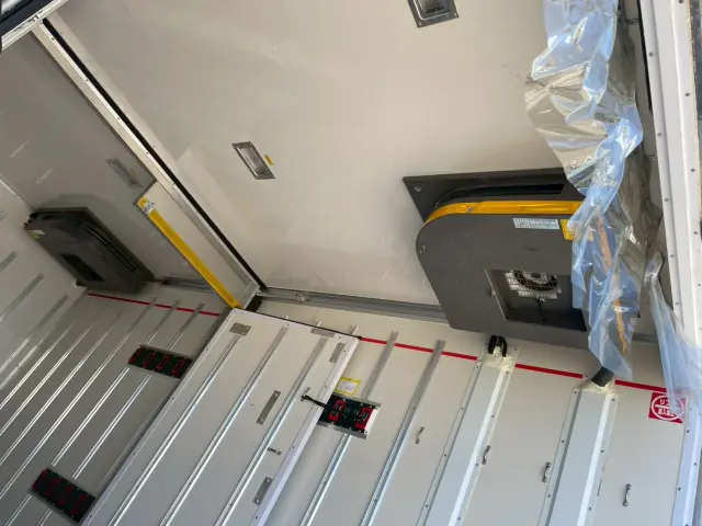 いすゞ エルフ 2PG-NPR88AN(2WD)の写真15