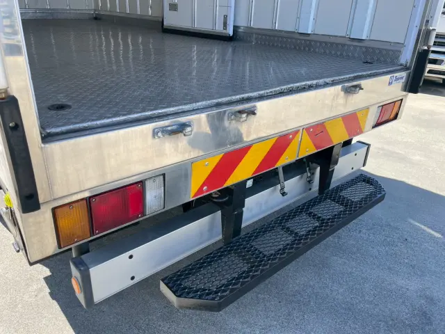 いすゞ エルフ 2PG-NPR88AN(2WD)の写真16