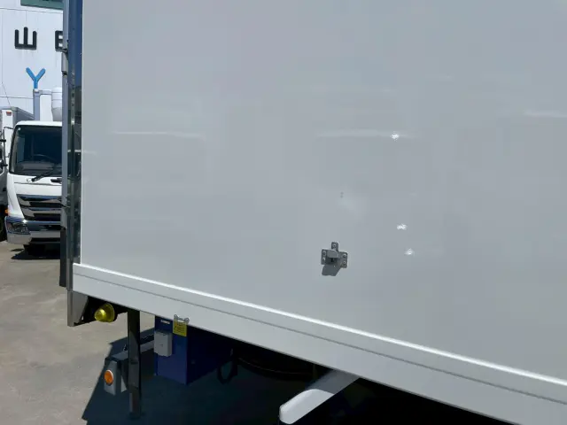 いすゞ エルフ 2PG-NPR88AN(2WD)の写真18