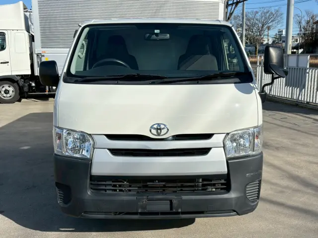 トヨタ ハイエースバン QDF-GDH206V(4WD)の写真2