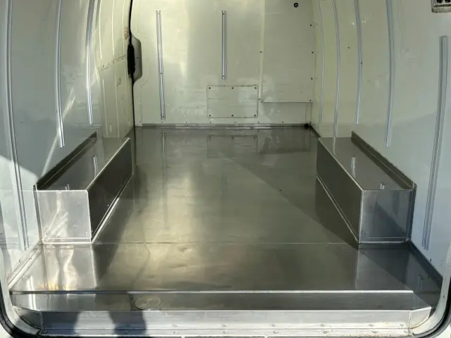 トヨタ ハイエースバン QDF-GDH206V(4WD)の写真11