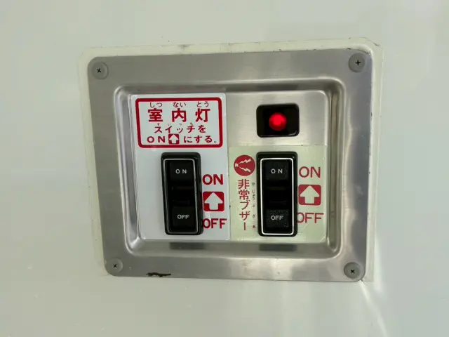 トヨタ ハイエースバン QDF-GDH206V(4WD)の写真12