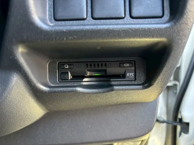 トヨタ ハイエースバン QDF-GDH206V(4WD)の写真22