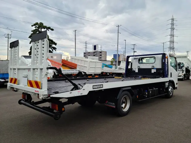 いすゞ エルフ 2RG-NPR88AN(2WD)の写真4