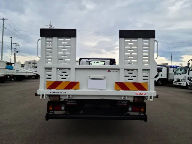 いすゞ エルフ 2RG-NPR88AN(2WD)の写真5