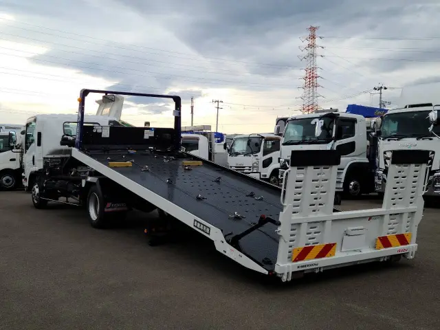 いすゞ エルフ 2RG-NPR88AN(2WD)の写真9