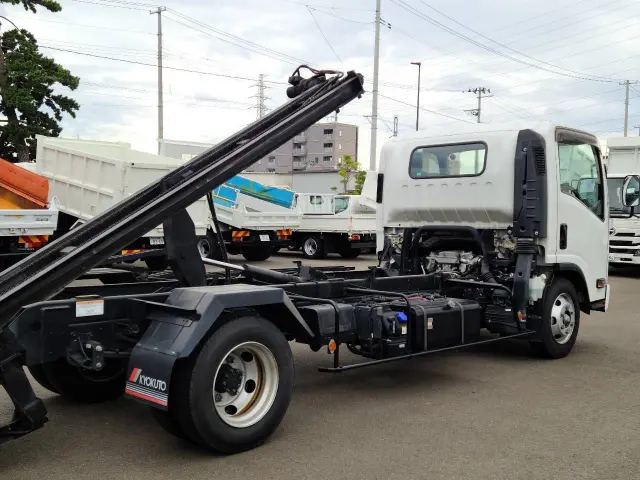 いすゞ エルフ 2RG-NPR88AN(2WD)の写真18