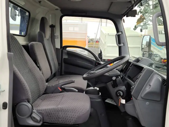 いすゞ エルフ 2RG-NPR88AN(2WD)の写真44