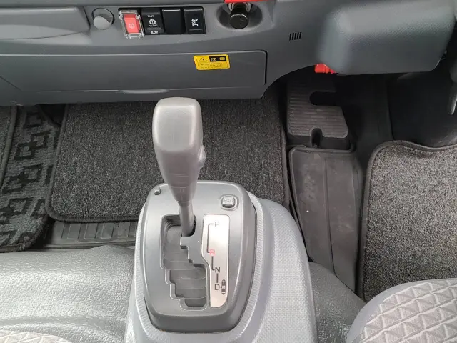 いすゞ エルフ 2RG-NPR88AN(2WD)の写真45
