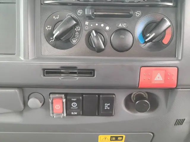 いすゞ エルフ 2RG-NPR88AN(2WD)の写真46