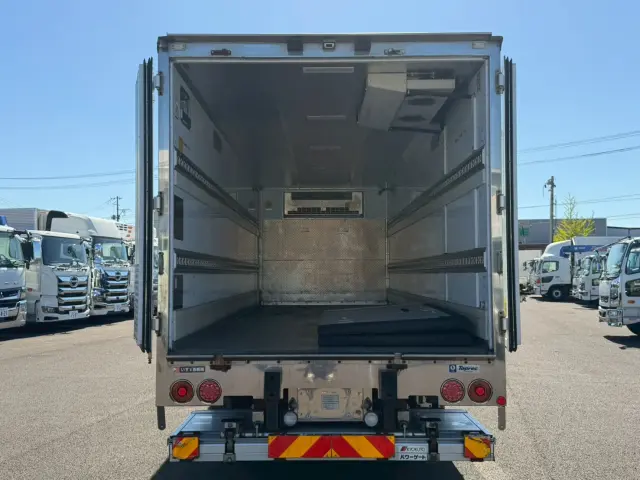 いすゞ フォワード 2PG-FSR90T2(2WD)の写真7