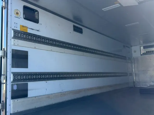 いすゞ フォワード 2PG-FSR90T2(2WD)の写真11
