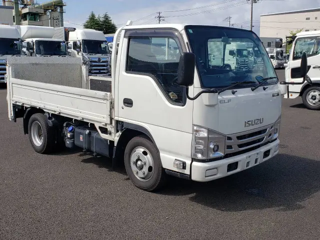 いすゞ エルフ 2RG-NJR88A(2WD)の写真3