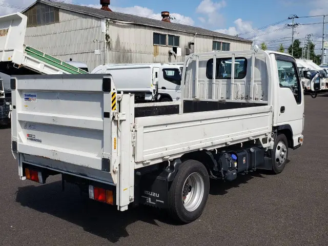 いすゞ エルフ 2RG-NJR88A(2WD)の写真4