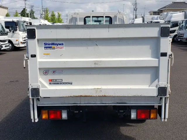 いすゞ エルフ 2RG-NJR88A(2WD)の写真5