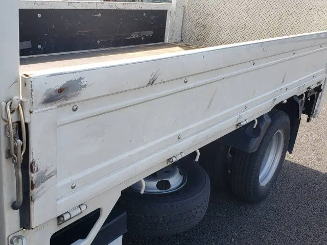 いすゞ エルフ 2RG-NJR88A(2WD)の写真8