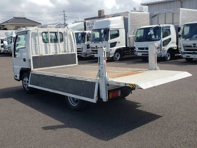 いすゞ エルフ 2RG-NJR88A(2WD)の写真10
