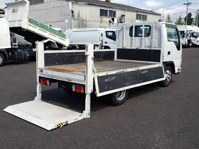 いすゞ エルフ 2RG-NJR88A(2WD)の写真13