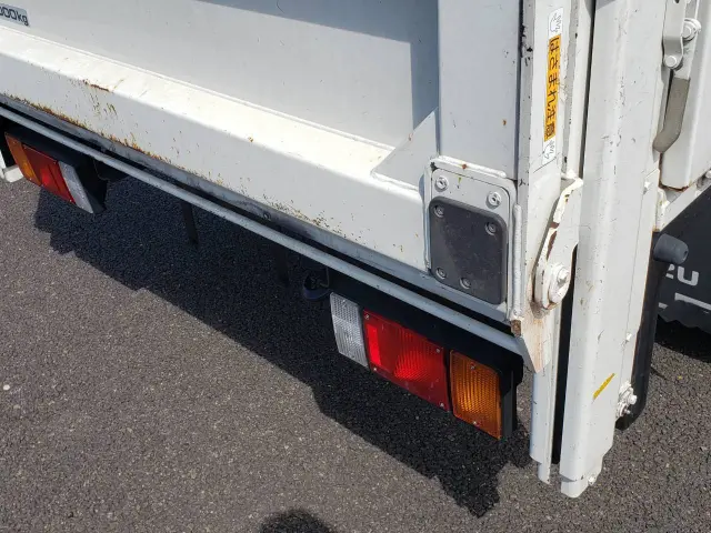 いすゞ エルフ 2RG-NJR88A(2WD)の写真16