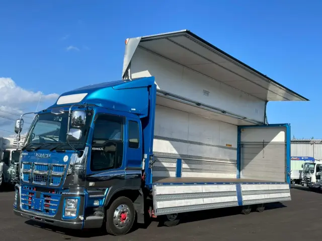 いすゞ ギガ QKG-CYJ77AA(2WD)の写真1