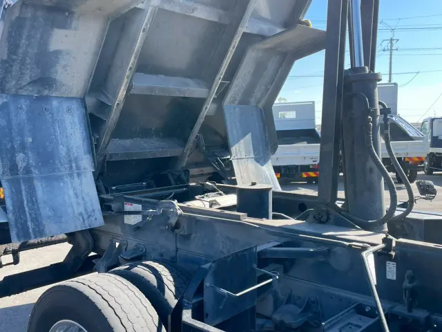 いすゞ フォワード 2RG-FTR90U2(2WD)の写真14